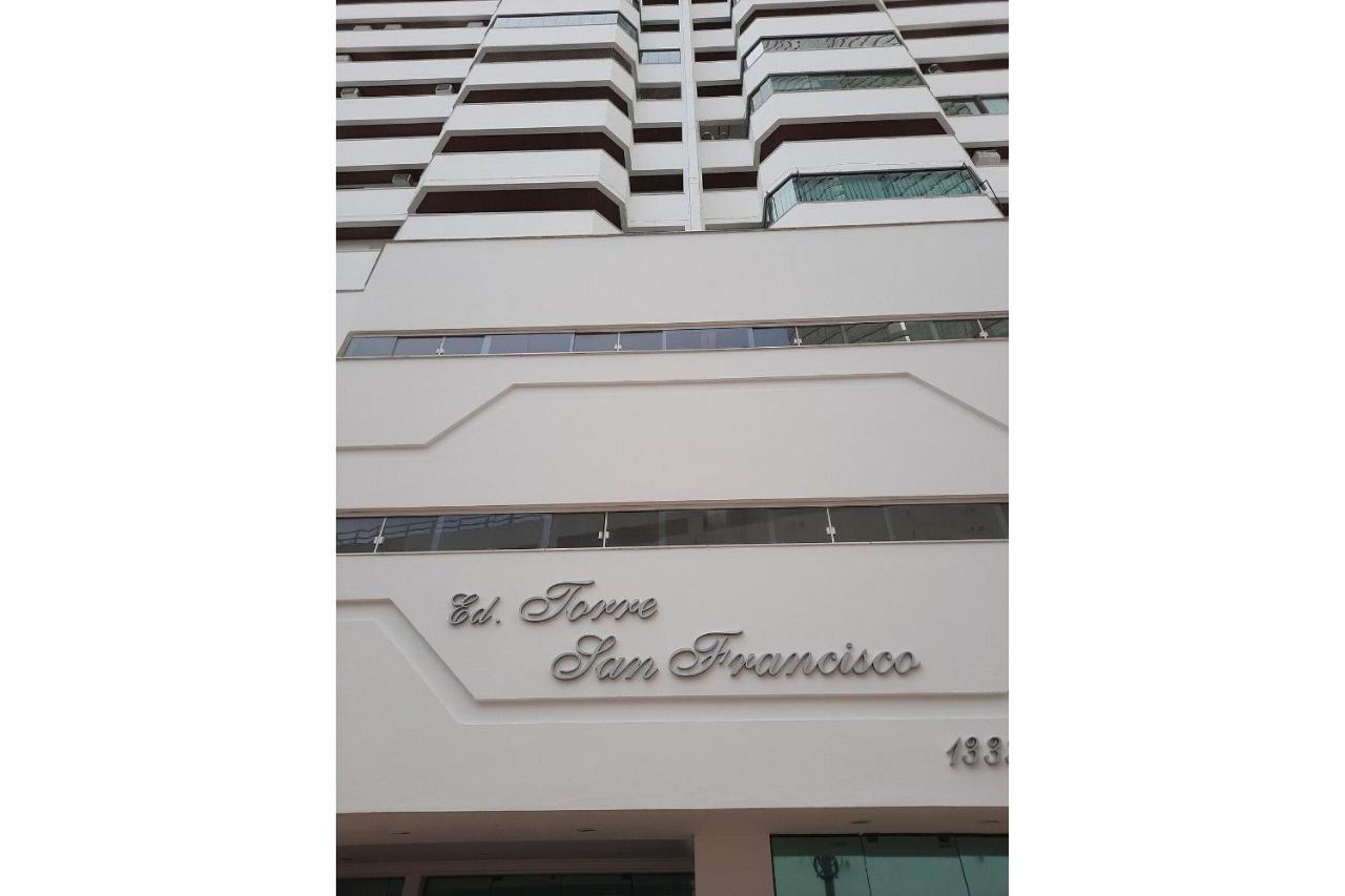 3 Suites Linda Vista Da Orla De Bc A 50M Da Praia - Somente Familiares Balneario Camboriu Dış mekan fotoğraf