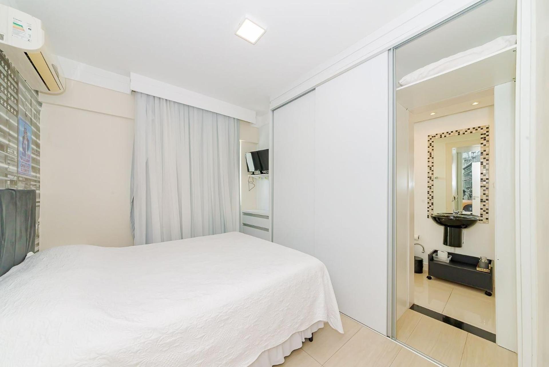 3 Suites Linda Vista Da Orla De Bc A 50M Da Praia - Somente Familiares Balneario Camboriu Dış mekan fotoğraf